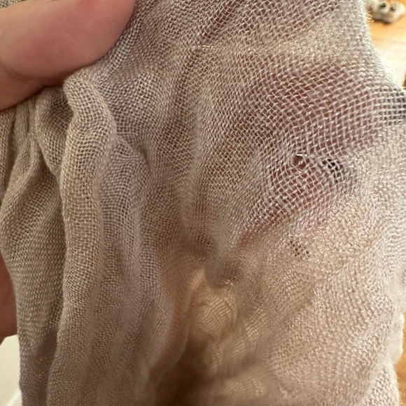 Blush Cream linen scarf - Picture 10 of 12